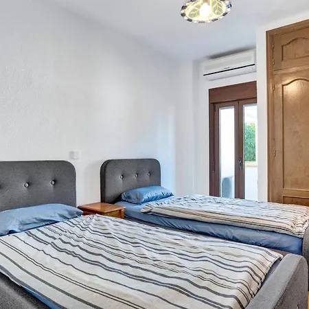 Ruhiges Eckreihenhaus Mit Pool In La Sella Zarzas One Denia